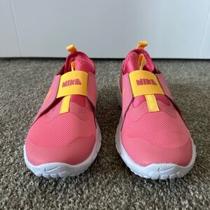 NEW Nike Dynamo Go FlyEase “Just Do It” – Kids’ Sneakers (Size 4Y)